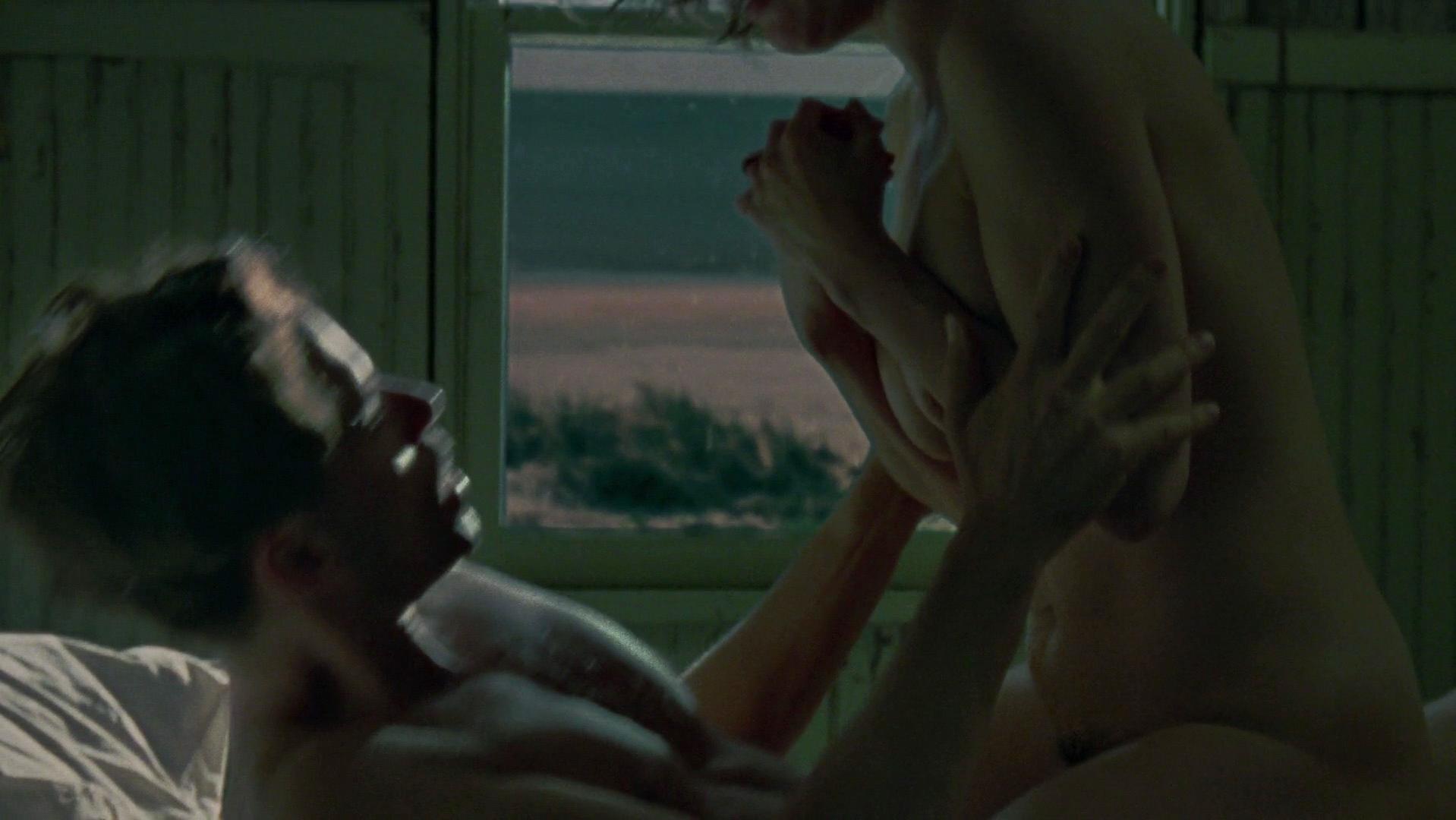 Kate Winslet nude - Mildred Pierce (2011)