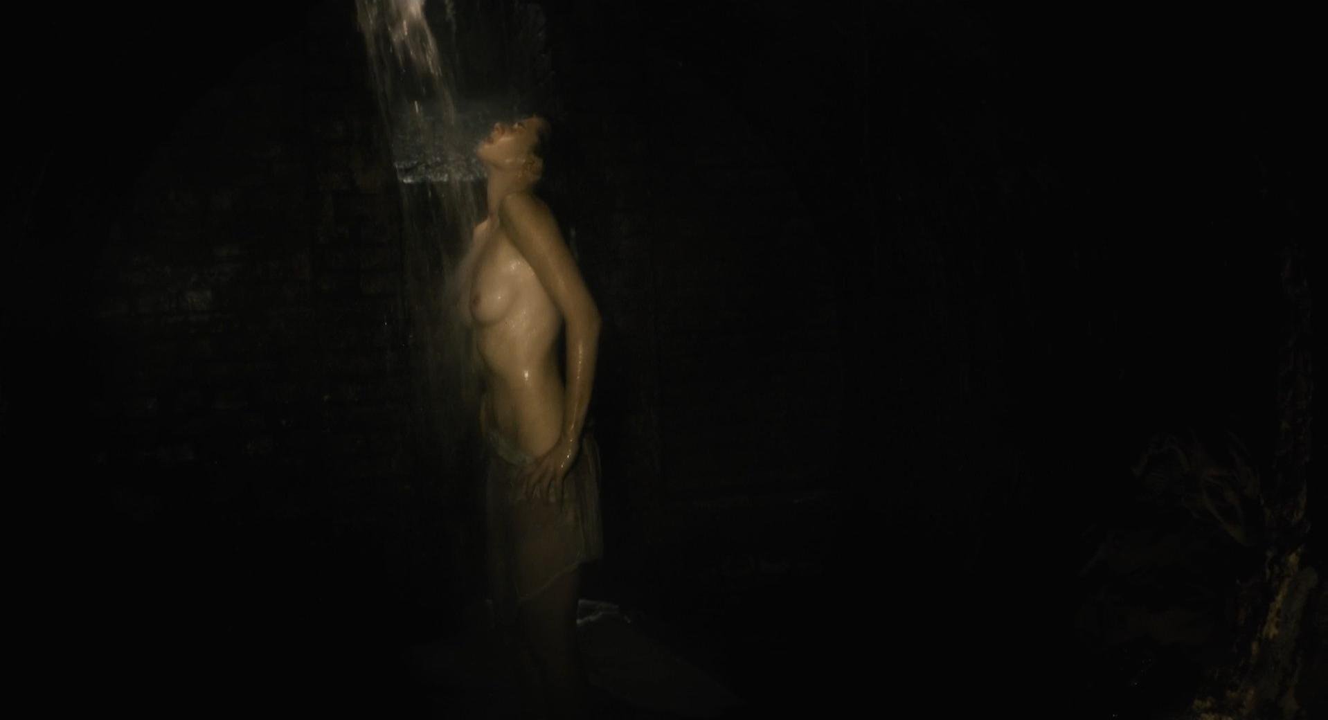 Agnieszka Grochowska nude - In Darkness (2011)