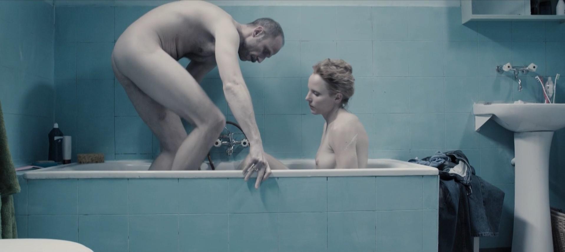 Julia Kijowska nude - Zjednoczone stany milosci (2016)