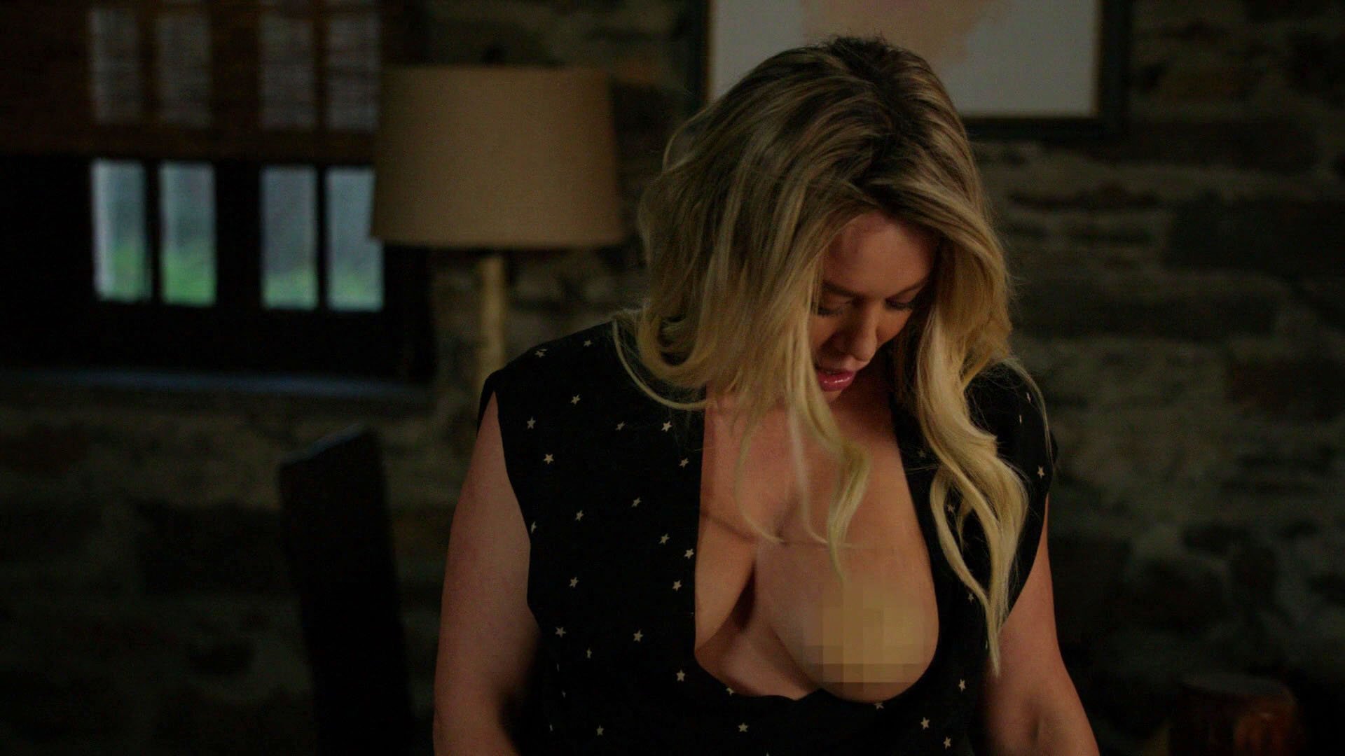 Hilary Duff sexy - Younger s04e03 (2017) .