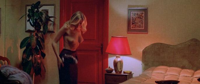 Gloria Guida nude - Indagine su un delitto perfetto (1979)