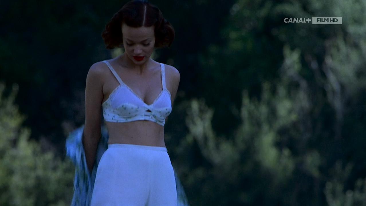 Tits samantha mathis Samantha Mathis