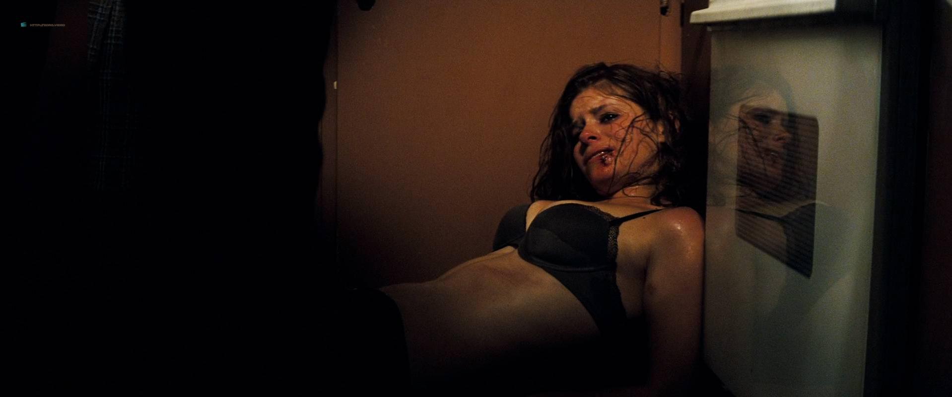 Kate Mara sexy - Shooter (2007)
