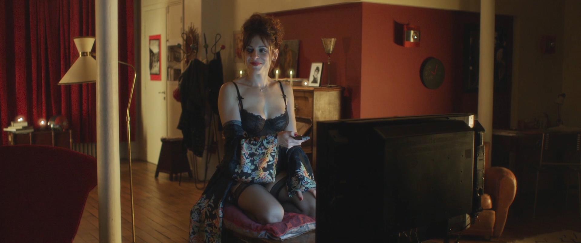 Laetitia Casta sexy, Audrey Dana sexy, Audrey Fleurot sexy - Sous les jupes des filles (2014)