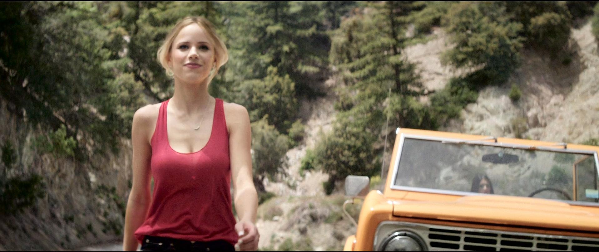 Sarah Dumont sexy, Halston Sage sexy - Scouts Guide to the Zombie Apocalypse (2015)