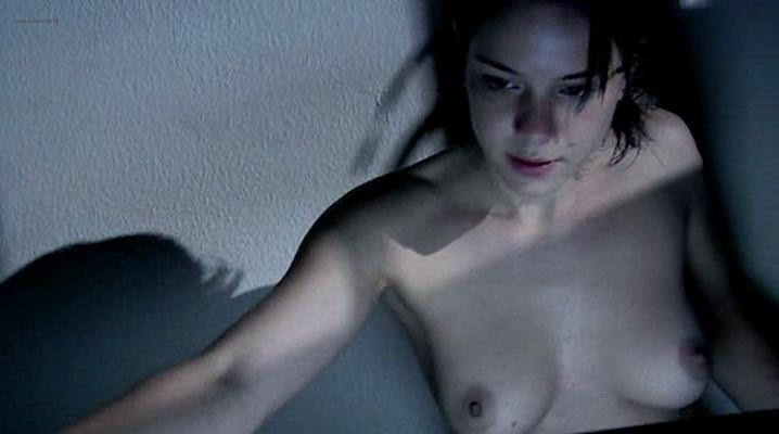 Leandra Leal nude - Nome Proprio (2007) .