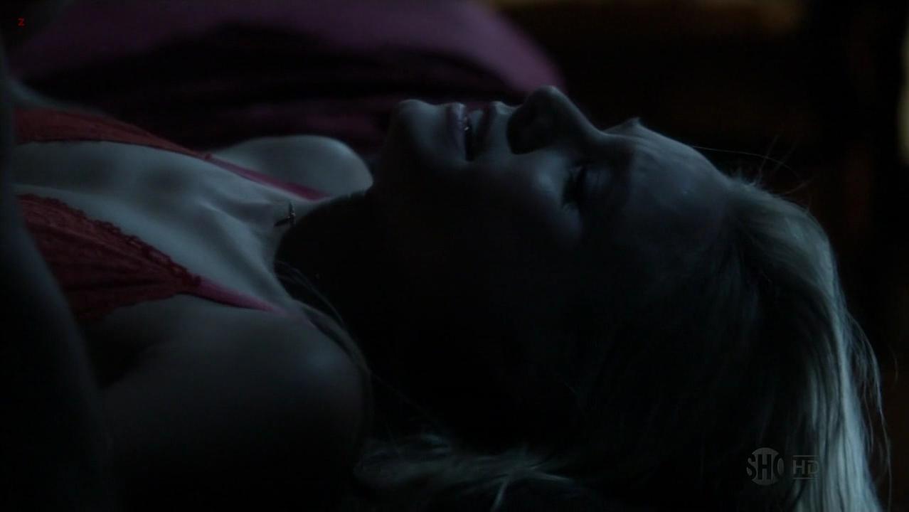Kristen Bell sexy - House of Lies s01e08 (2012)