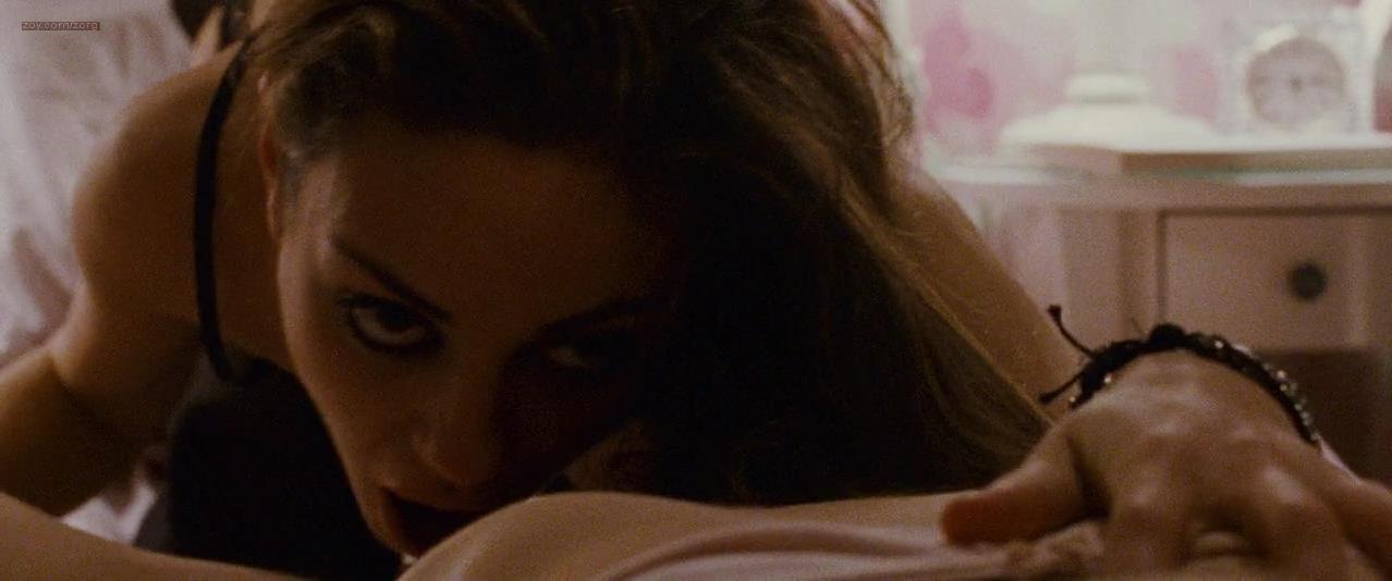 Natalie Portman sexy, Mila Kunis sexy - Black Swan (2010) .