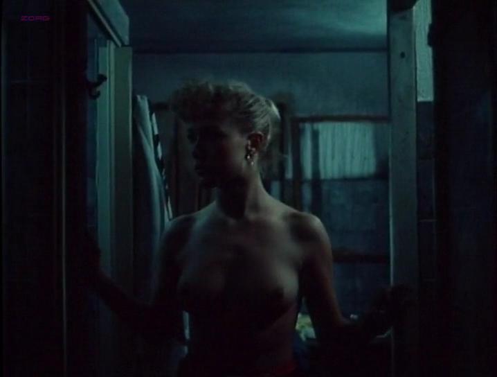 Nude video celebs » Nancy Brilli nude - Body Count (1987)