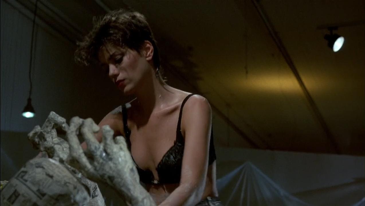 Linda Fiorentino nude, Rosanna Arquette sexy, Martin Scorsese nude - After Hours (1985)