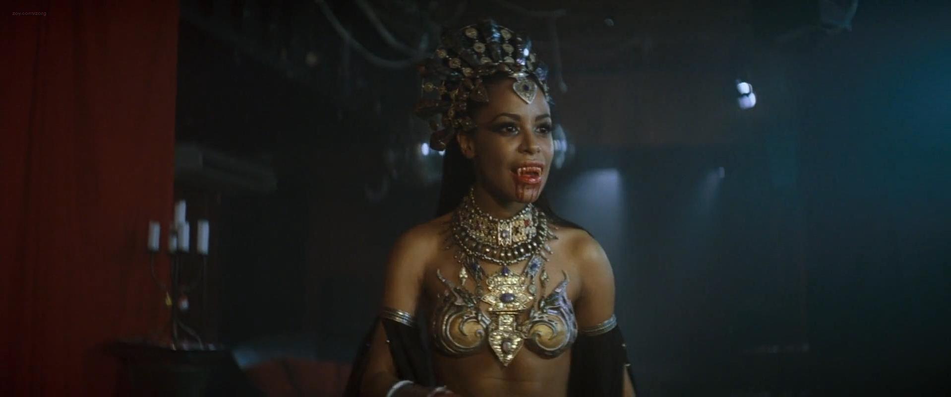 Aaliyah sexy - Queen of the Damned (2002)
