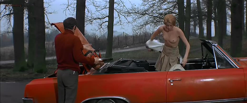 Catherine Deneuve nude - La sirene du Mississipi (1969)