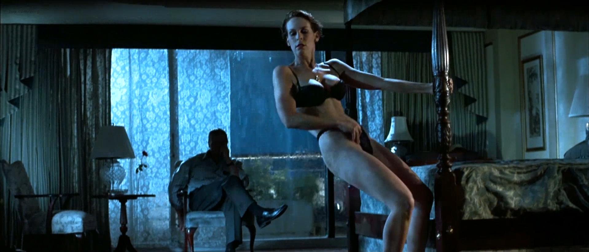 Jamie Lee Curtis sexy - True Lies (1994) .