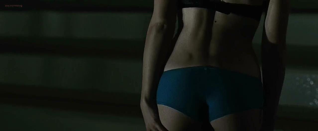 Kristen Hager sexy - Requiem (2007)