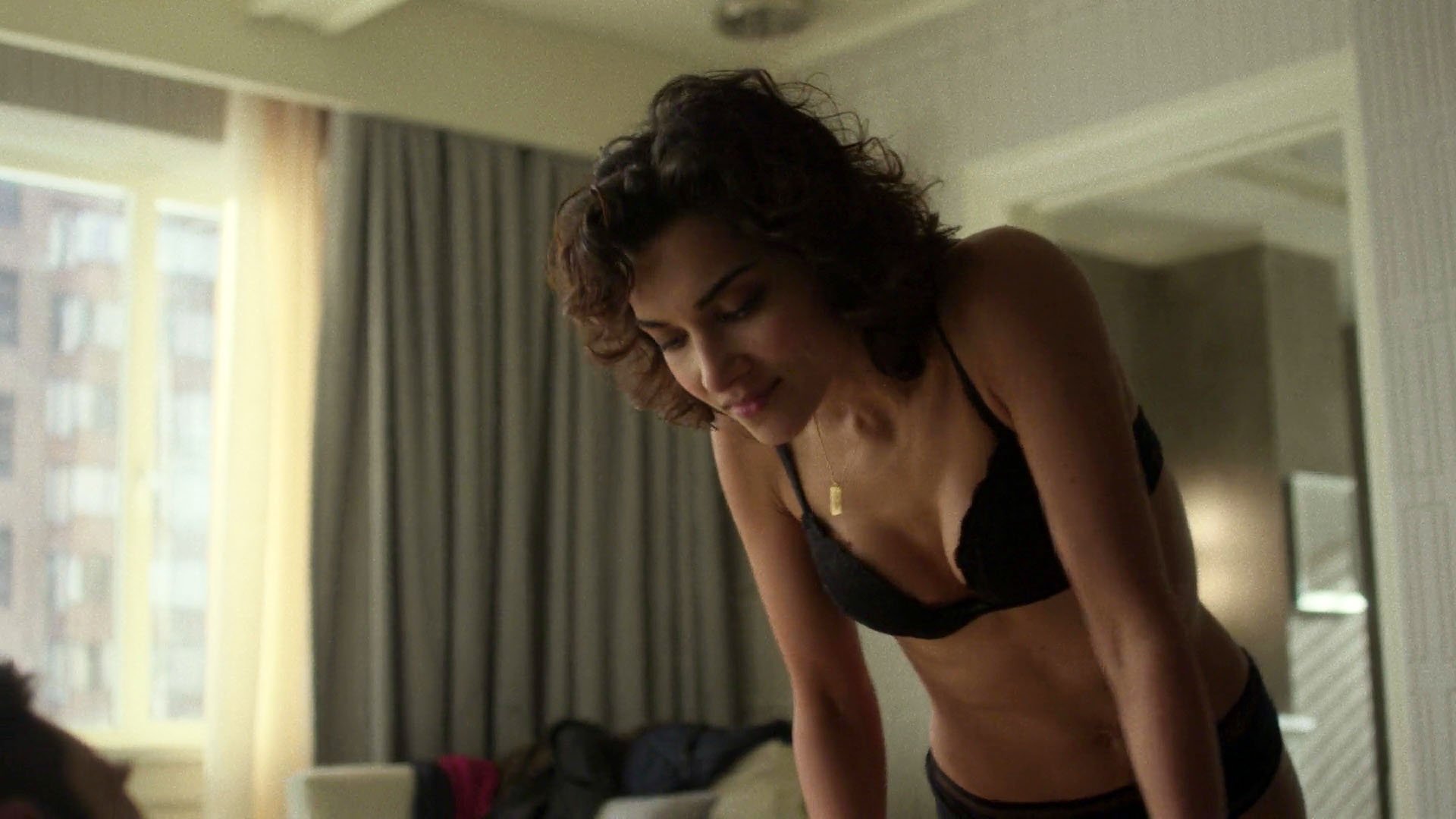 Amber Rose Revah sexy - The Punisher s01e08 (2017)