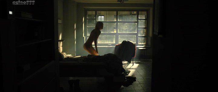 Mackenzie Davis nude - Blade Runner 2049 (2017)