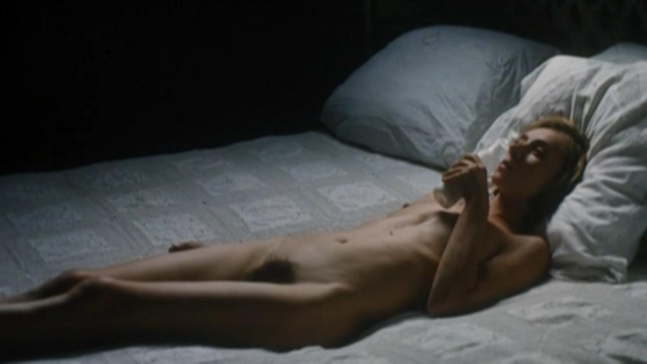 Sylvie Testud nude - Mange ceci est mon corps (2007)