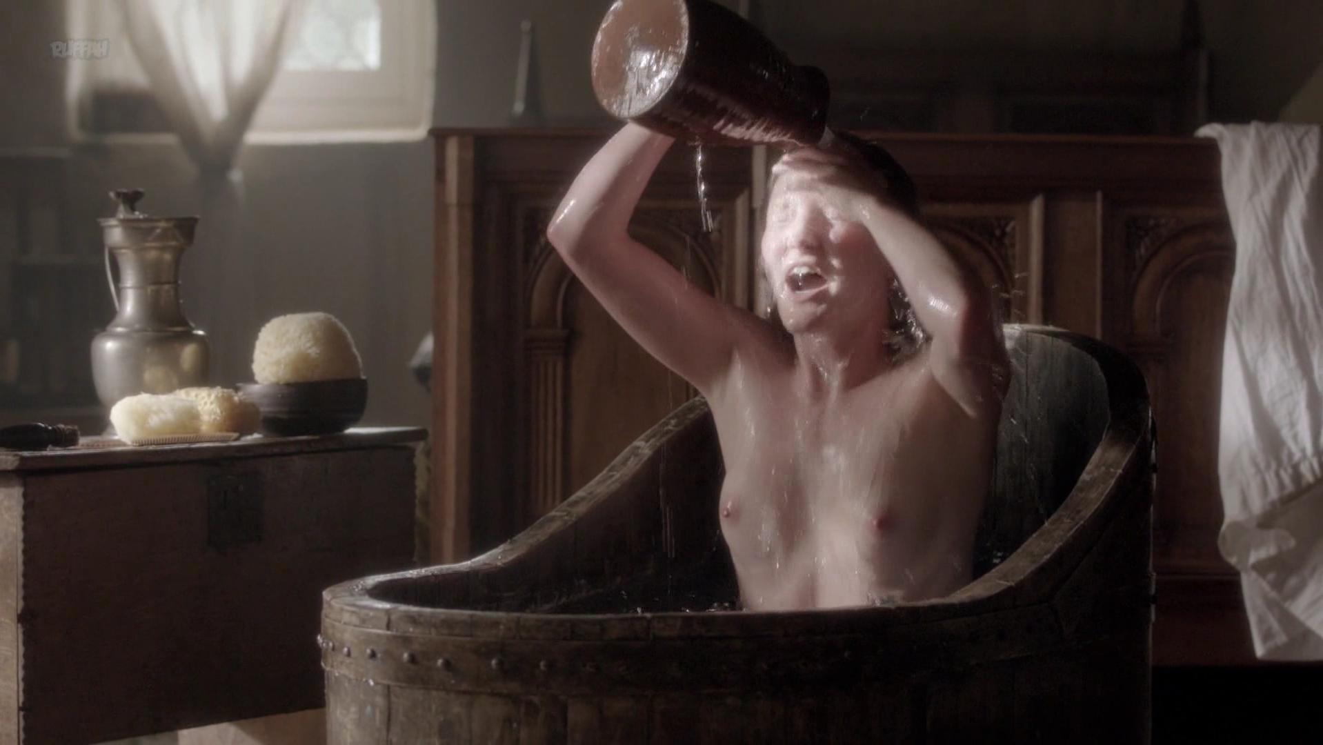 Eve Ponsonby nude - The White Queen s01e01 (2013)